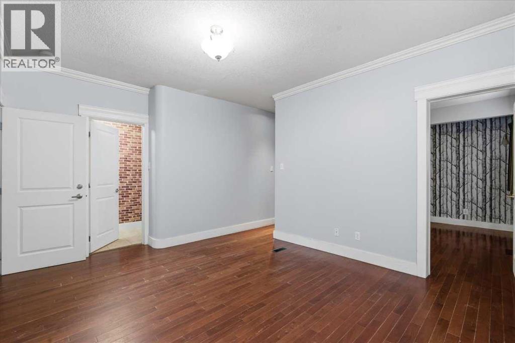 Single Family House for Sale in   Avenue SW Sunalta Calgary 