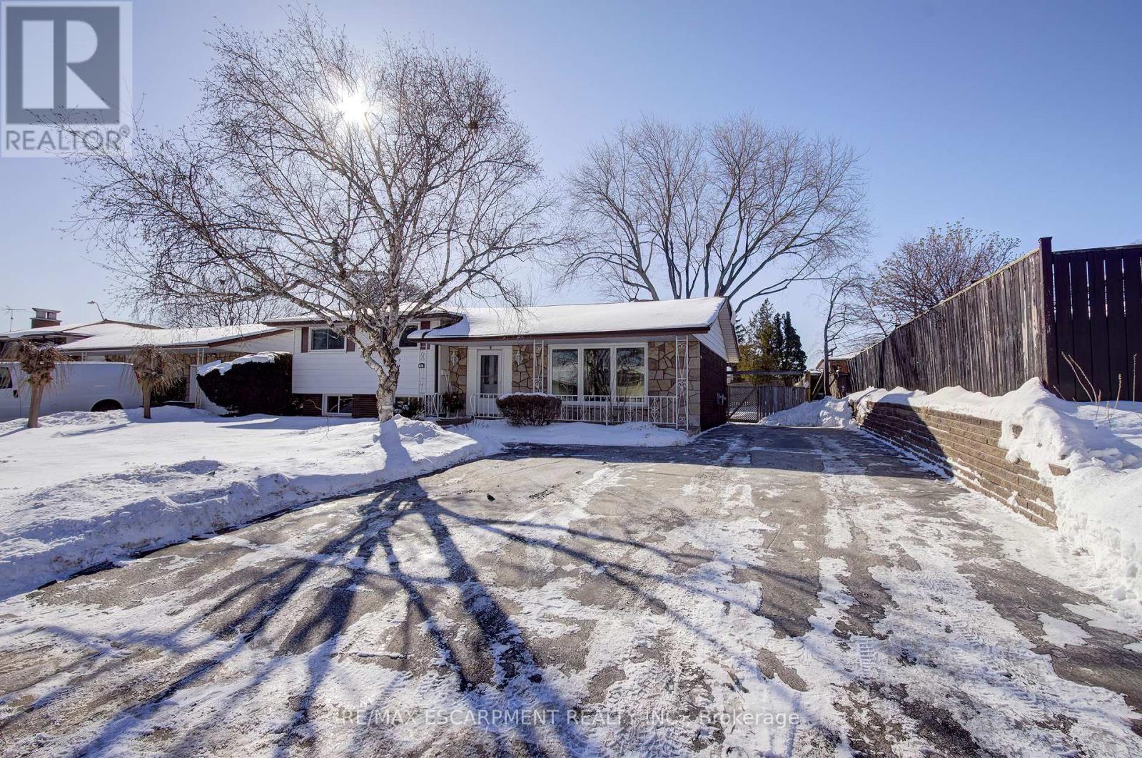 8 JEANETTE STREET - Photo 2 of 42, Hamilton (Lawfield), Ontario