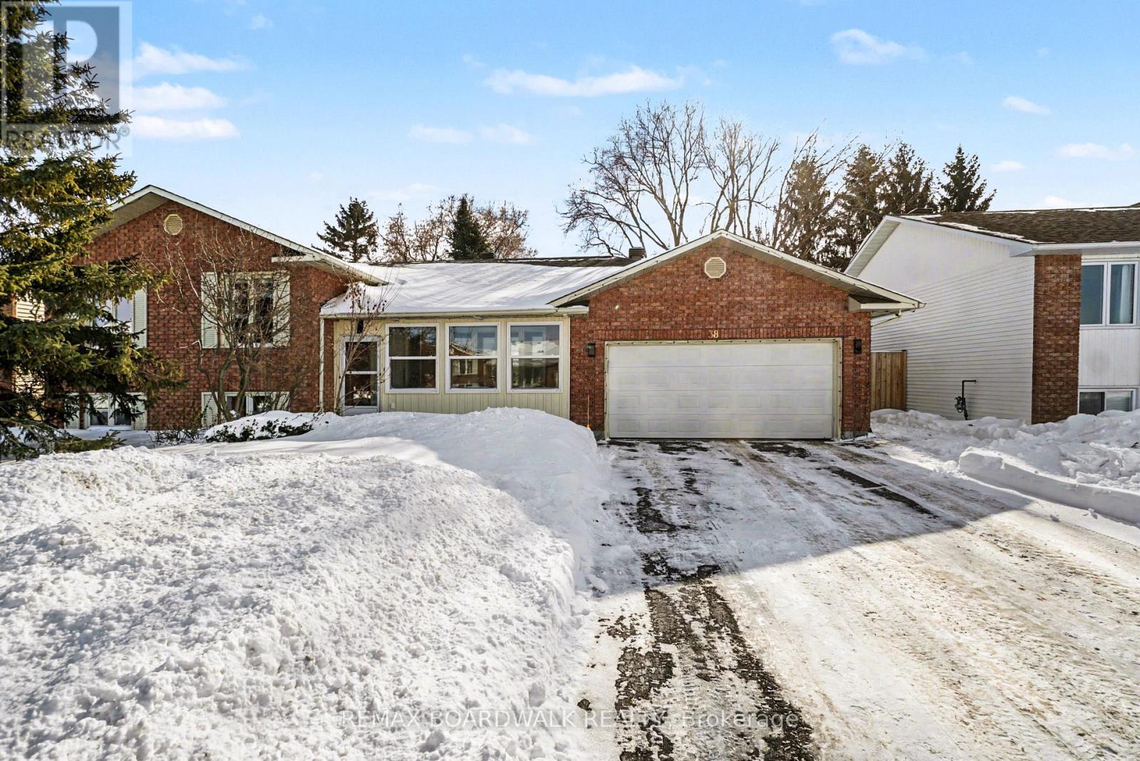 38 LAPOINTE BOULEVARD - Photo 2 of 34, Russell, Ontario