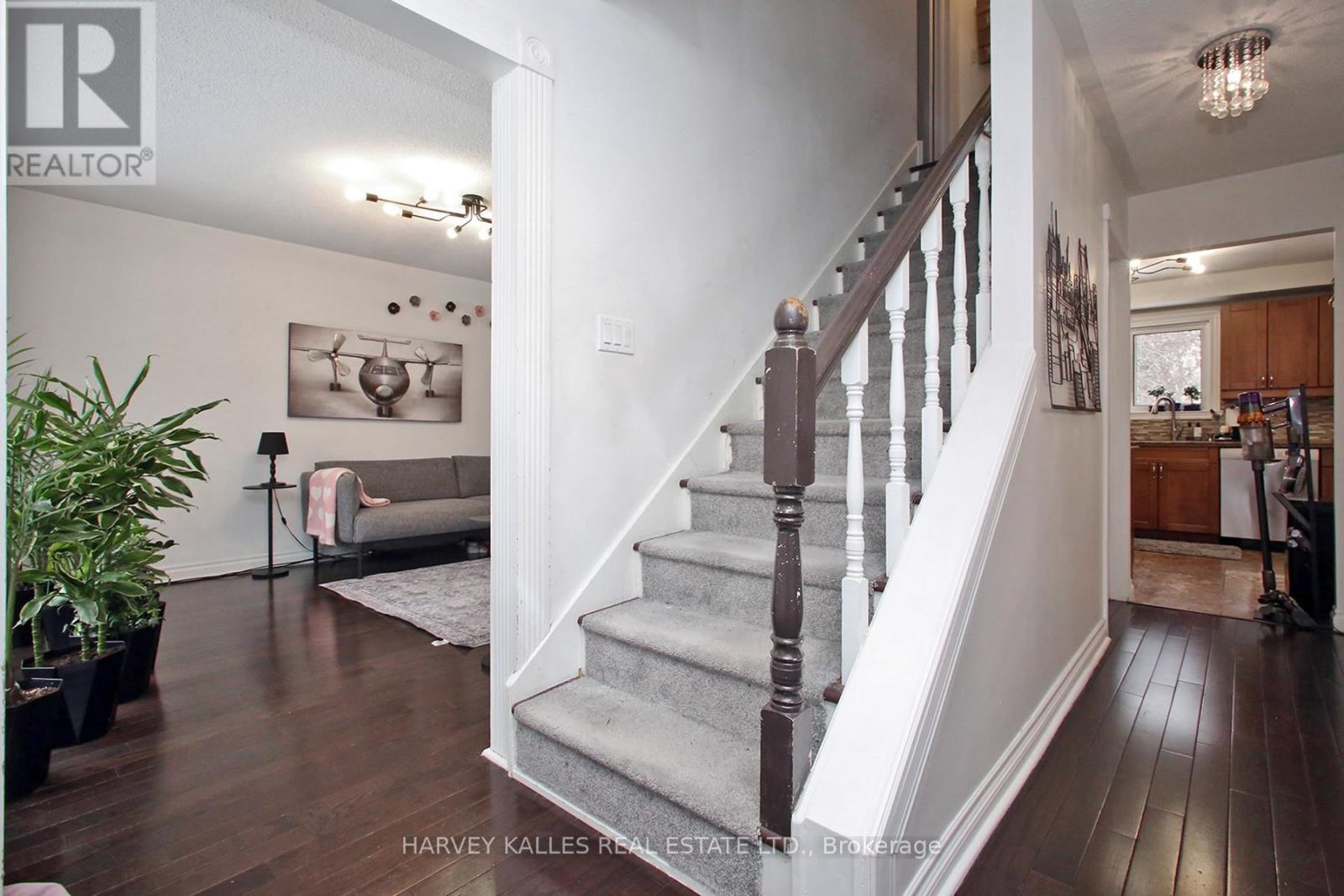 161 ROMFIELD CIRCUIT - Photo 4 of 32, Markham (Royal Orchard), Ontario