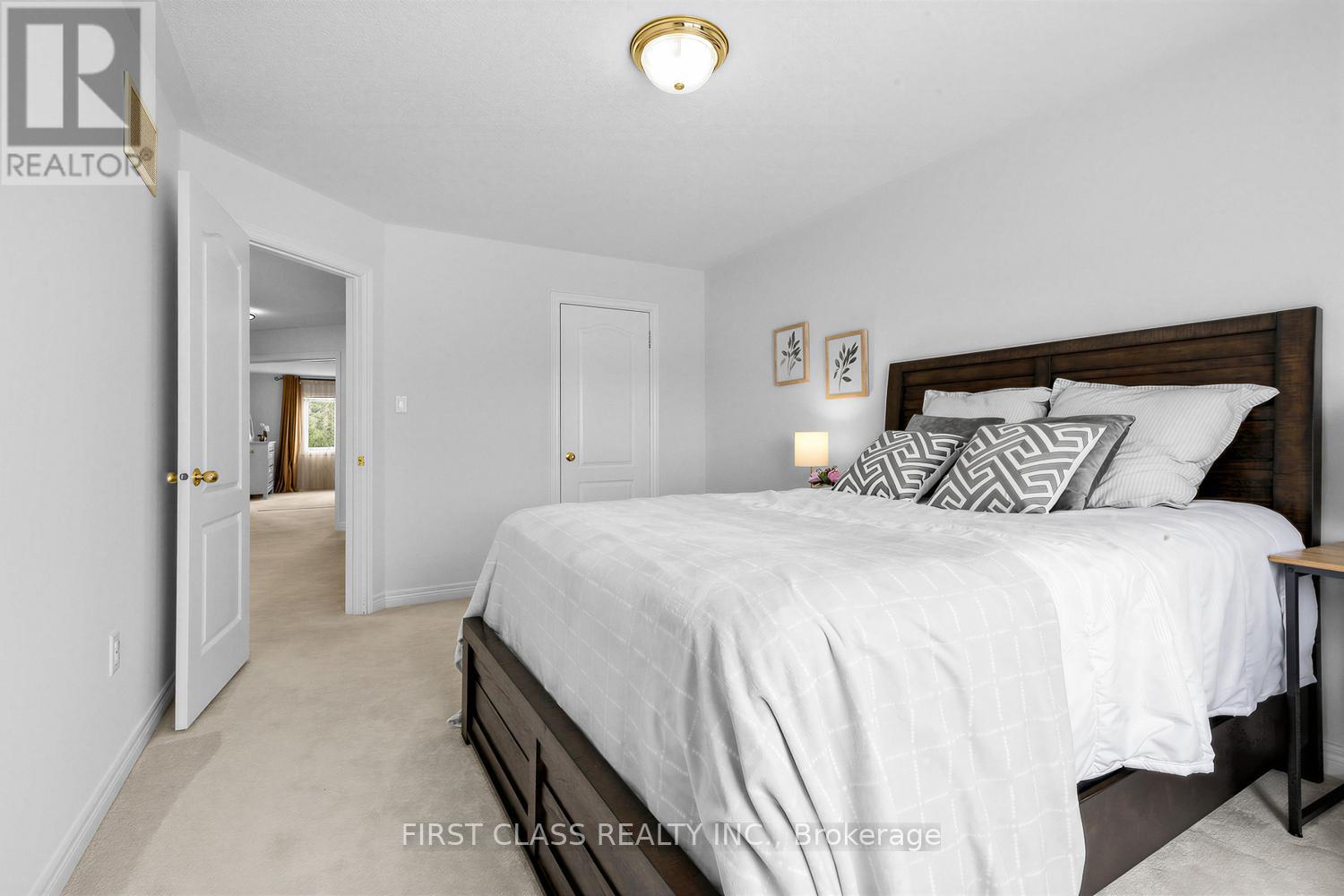 #36 8 TOWNWOOD DRIVE - 25