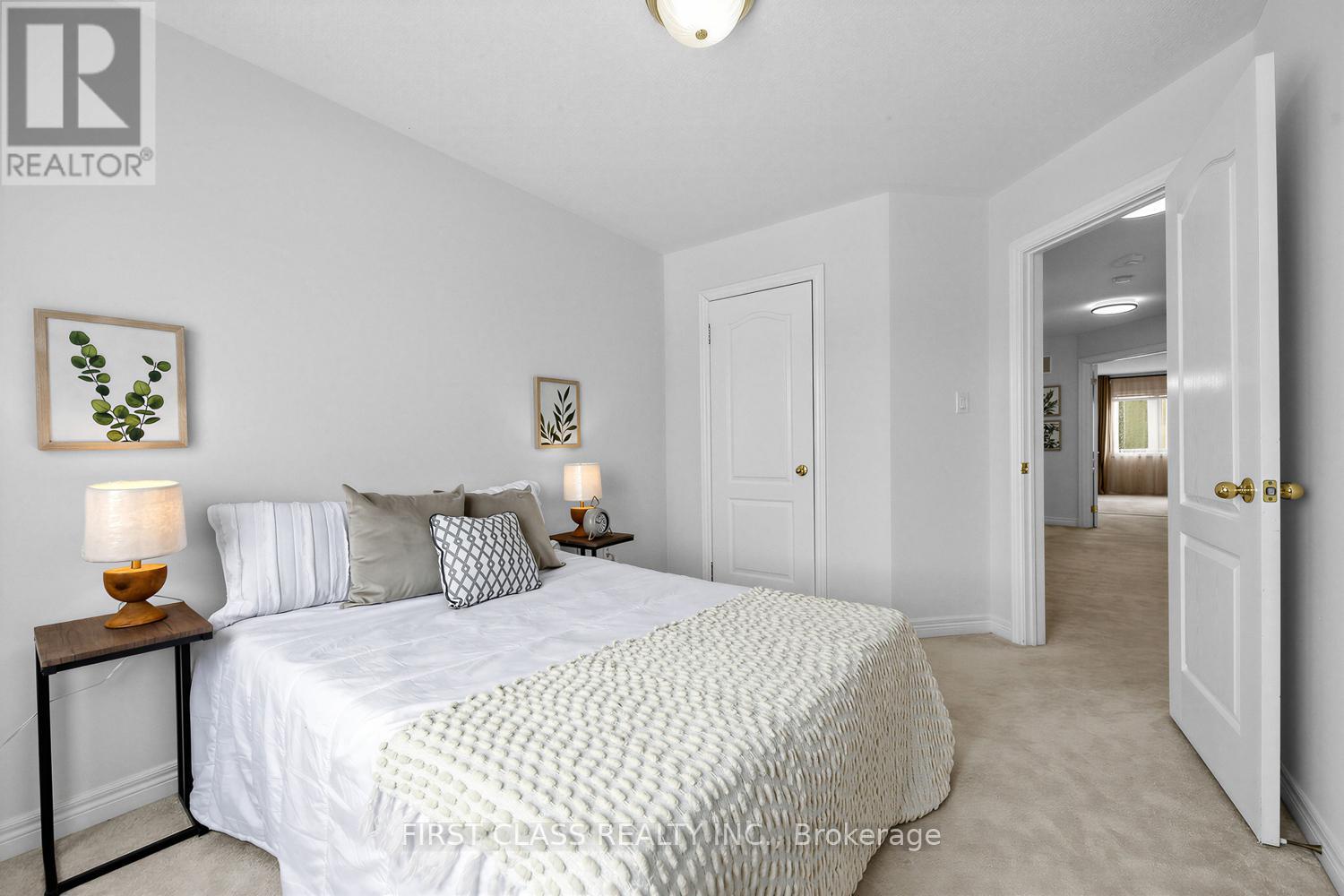 #36 8 TOWNWOOD DRIVE - 27