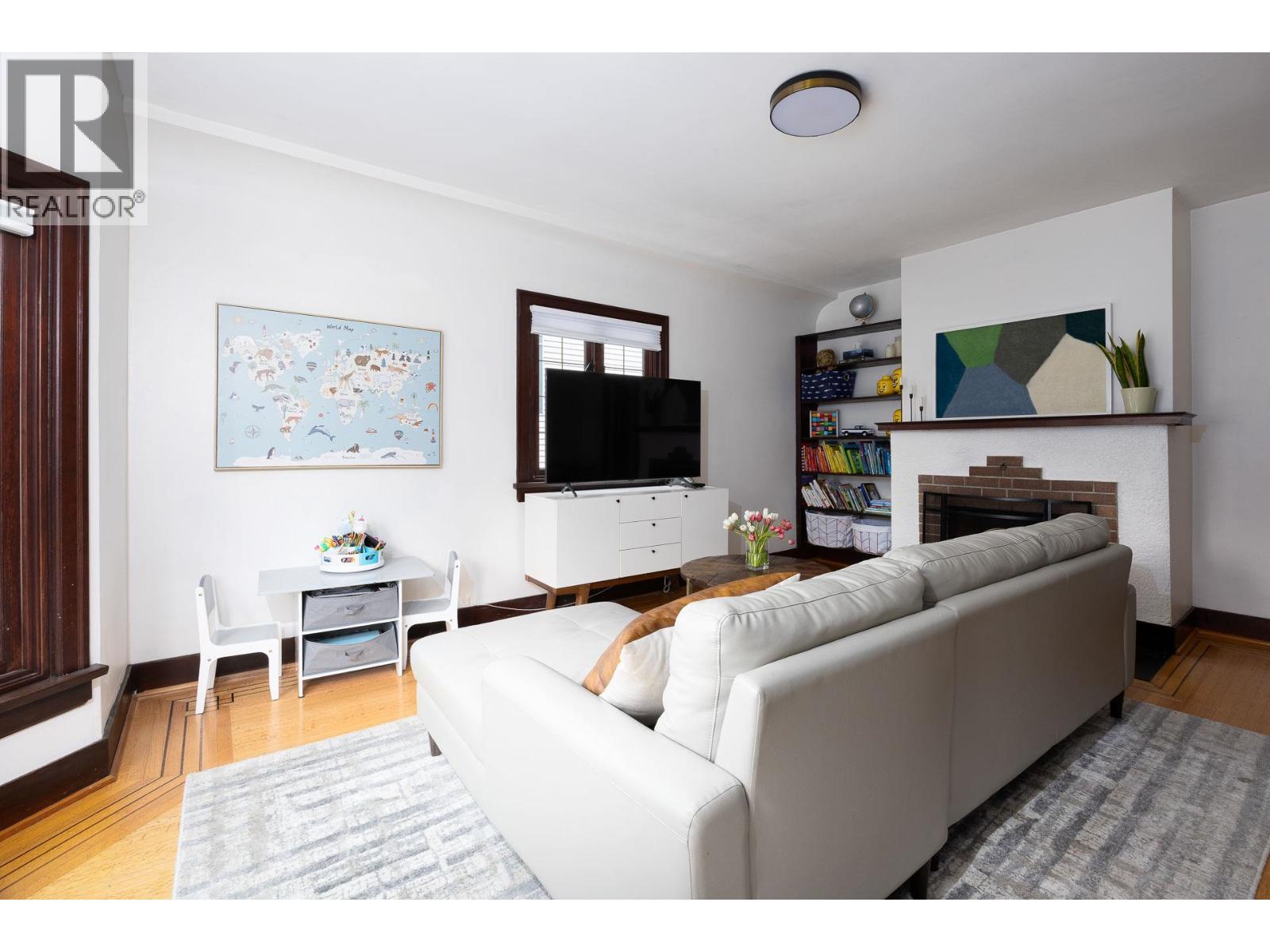 524 SECOND STREET, New Westminster