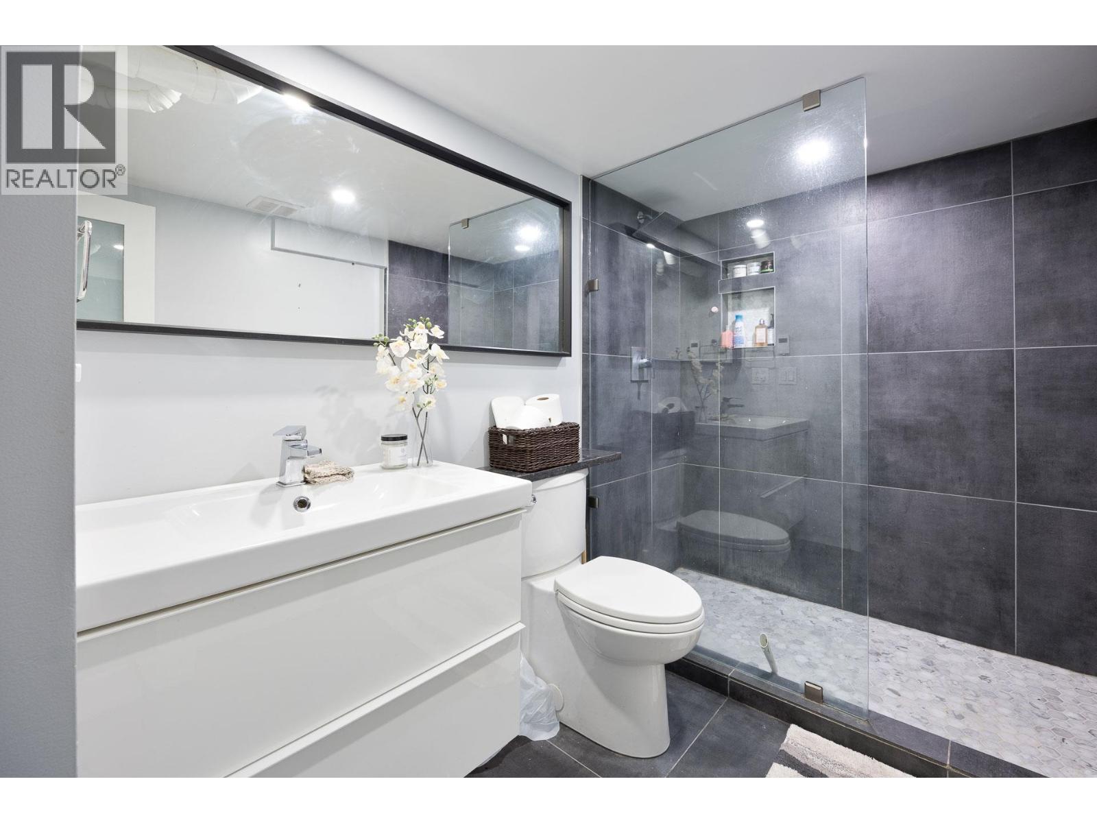 524 SECOND STREET, New Westminster