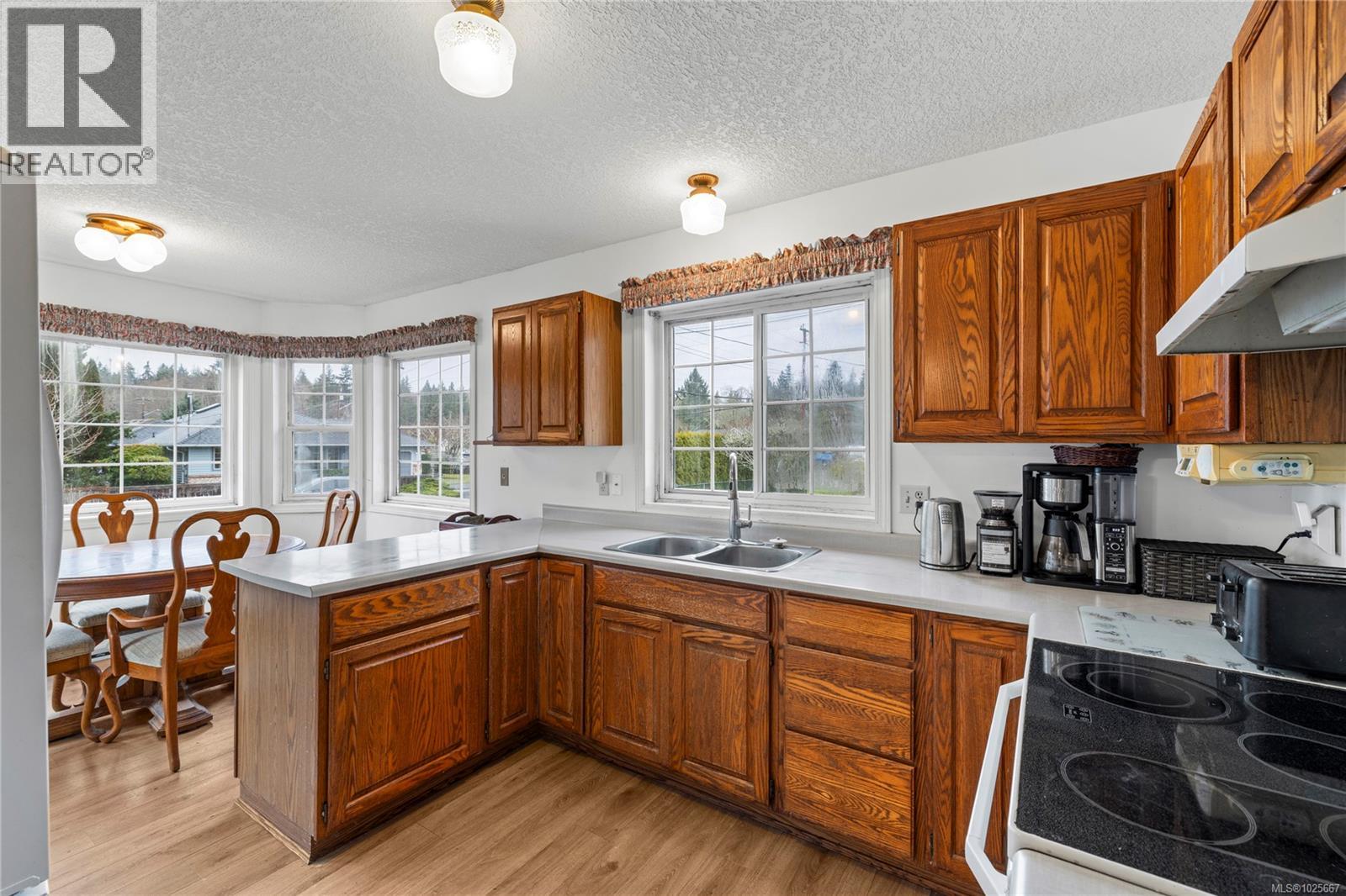 513 Rowan Dr, Qualicum Beach