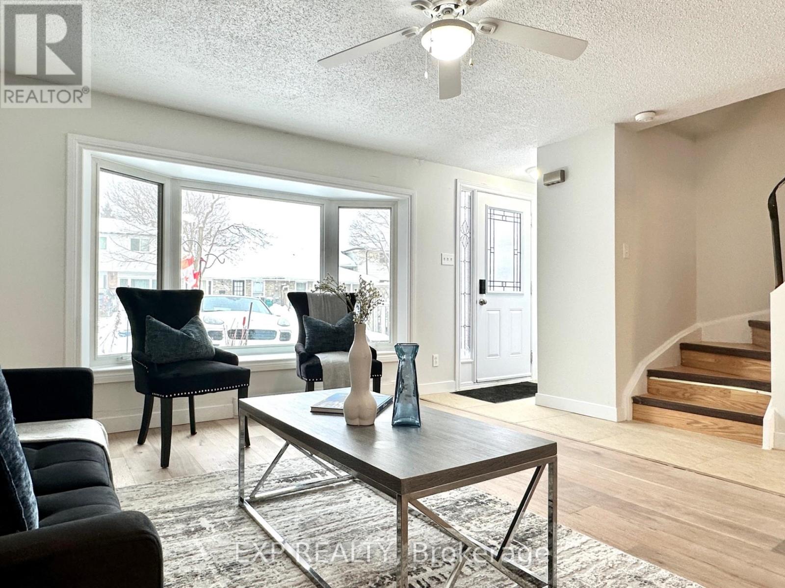 545 Parkview photo 4