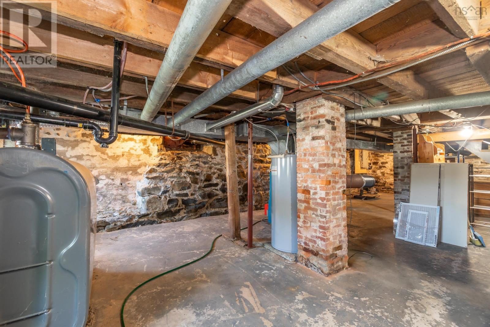 Property 36 of 48 of 7498 Highway 340