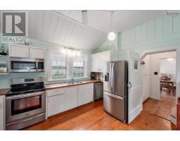 Porch - 7227 Highway 101, Plympton, NS B0W2R0 Photo 7