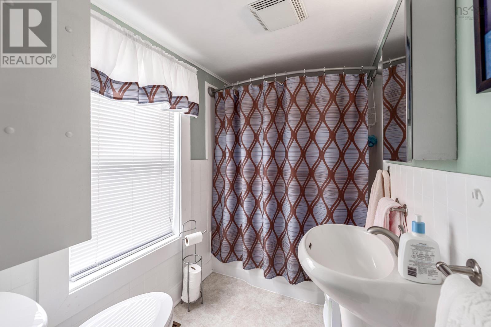 Property 27 of 50 of 83 Victoria Street