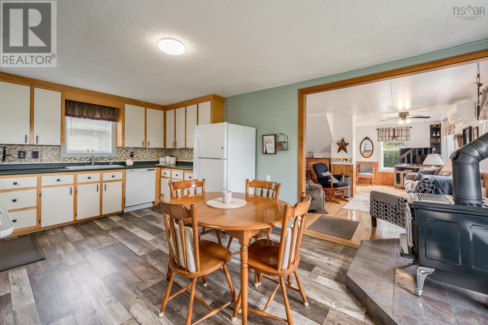 Property 8 of 50 of 83 Victoria Street