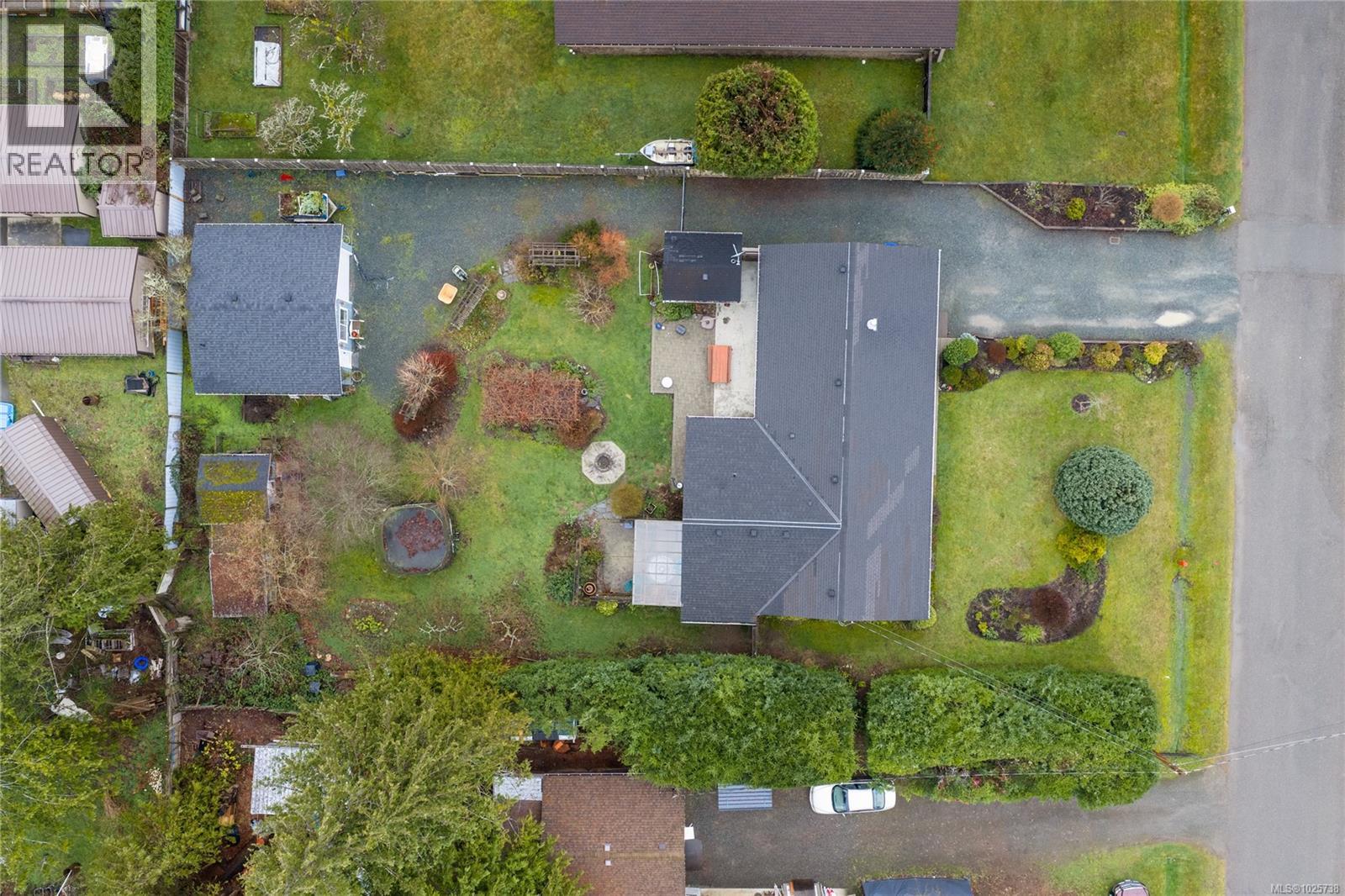 816 Woodland Dr, Parksville