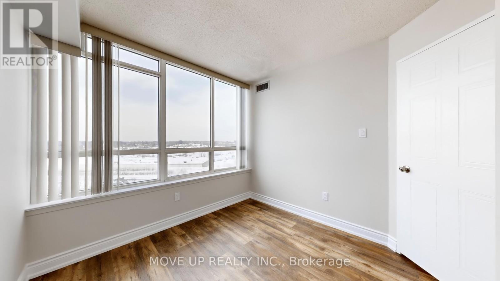 #1511 5 GREYSTONE WALK DRIVE - 26
