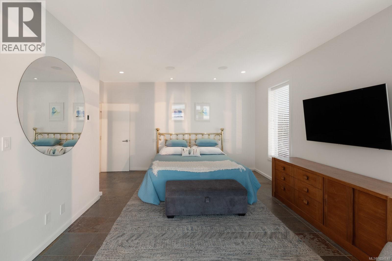  5009 Cordova Bay Road, Saanich