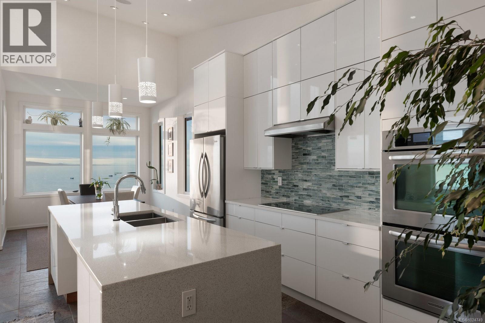  5009 Cordova Bay Road, Saanich