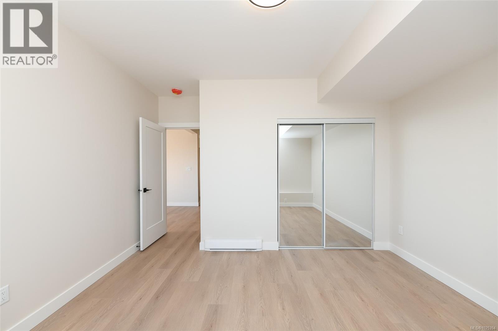 3287 EAGLEVIEW CRES - 23