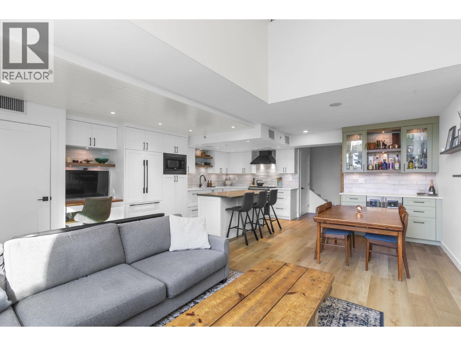 TH2 168 E ESPLANADE AVENUE, North Vancouver