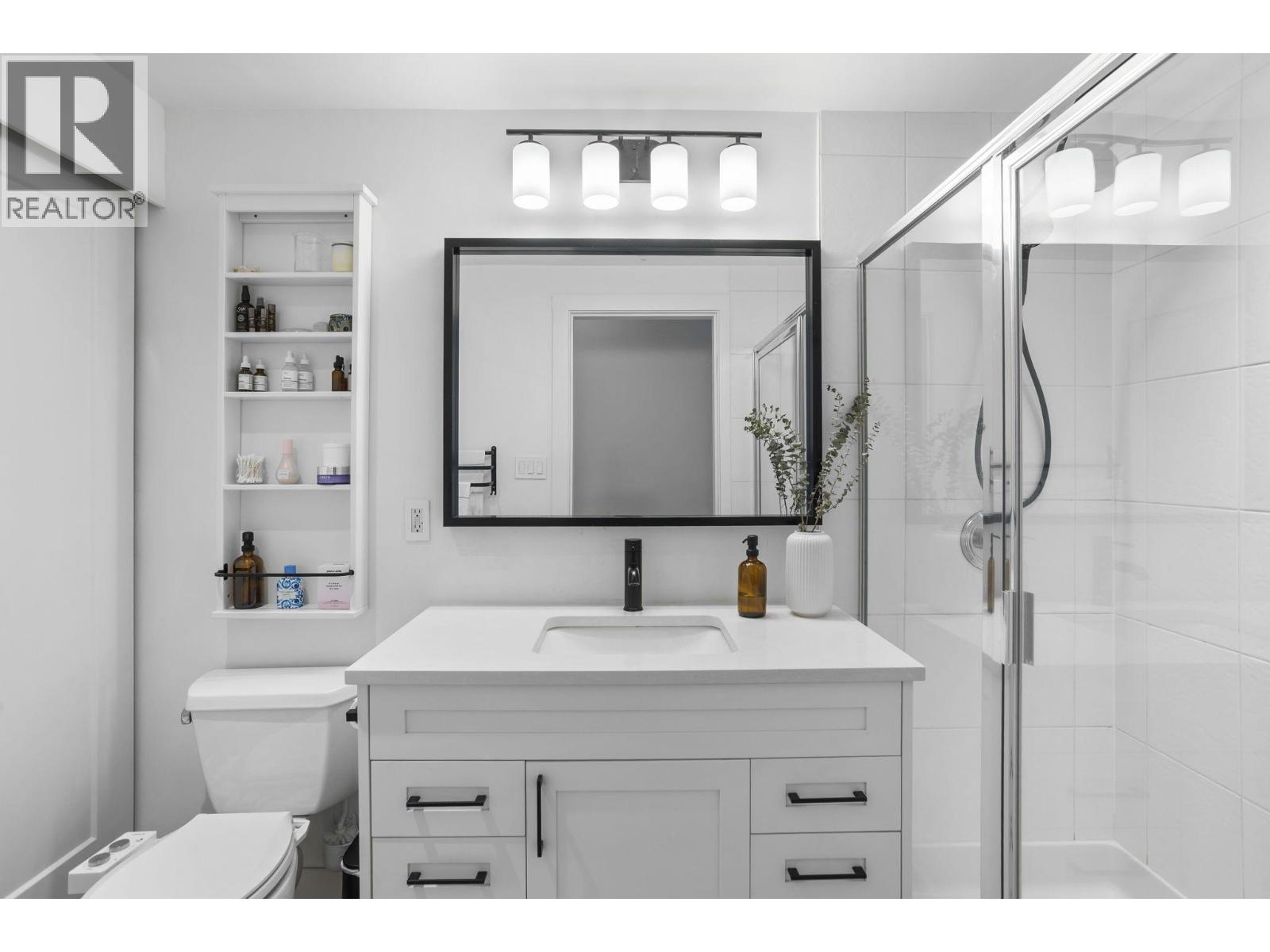 TH2 168 E ESPLANADE AVENUE, North Vancouver