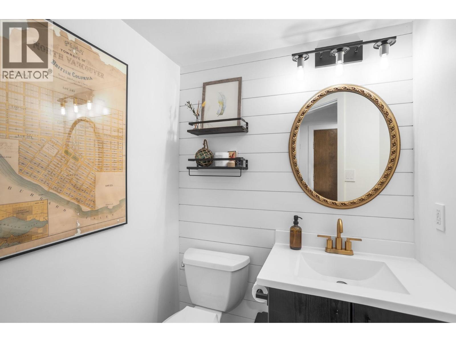 TH2 168 E ESPLANADE AVENUE, North Vancouver