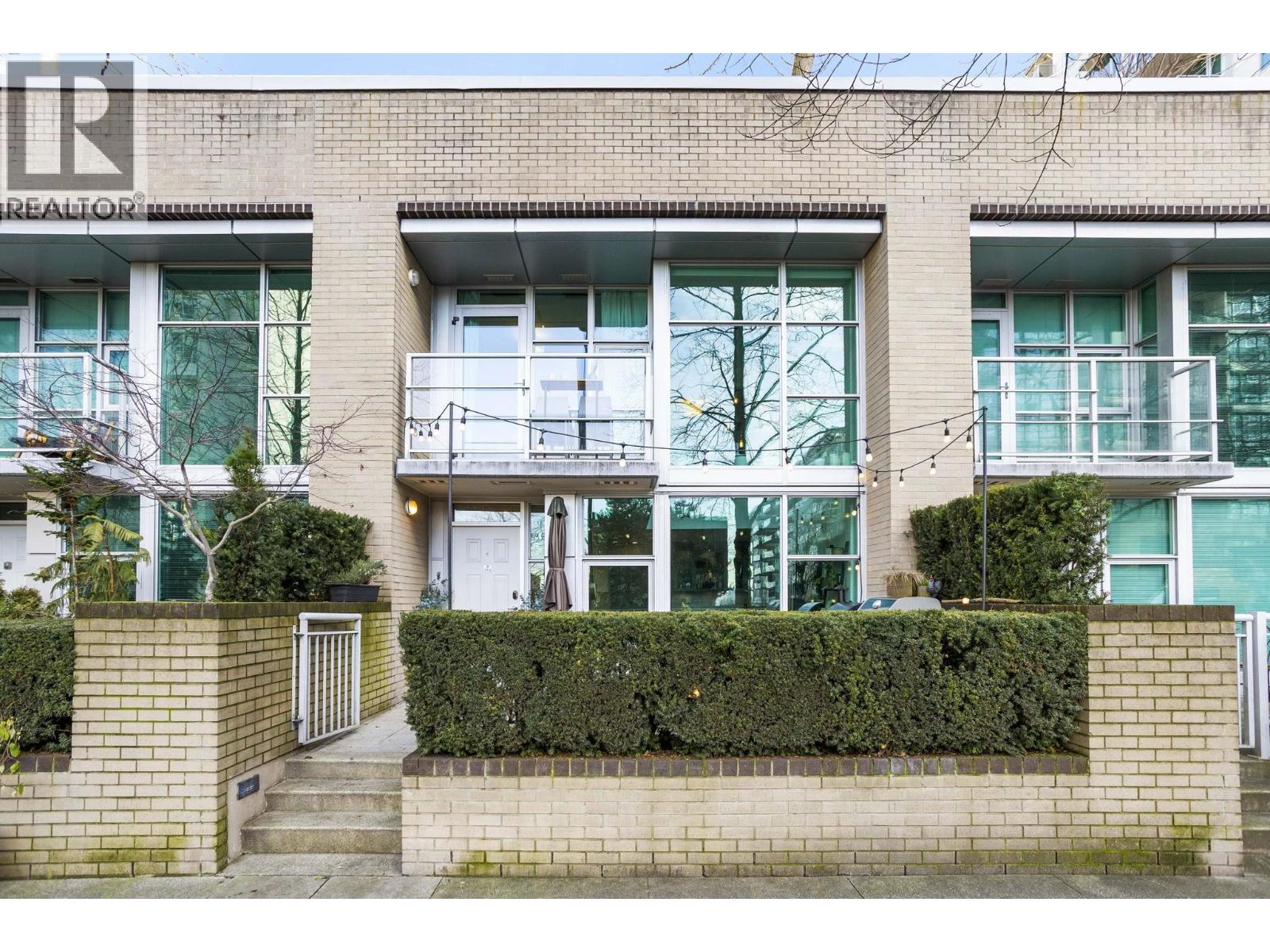 TH2 168 E ESPLANADE AVENUE, North Vancouver