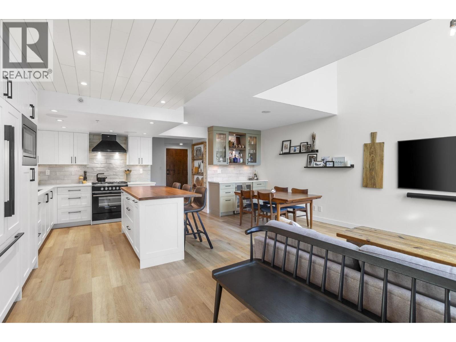 TH2 168 E ESPLANADE AVENUE, North Vancouver