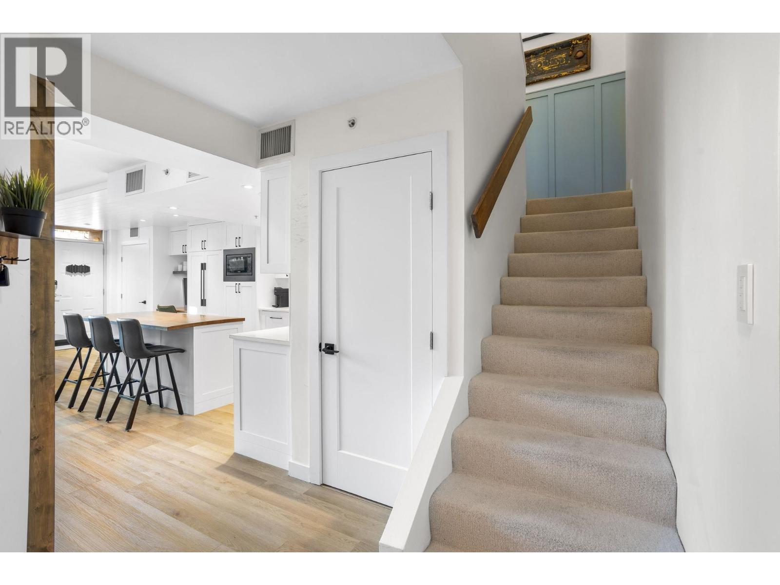 TH2 168 E ESPLANADE AVENUE, North Vancouver