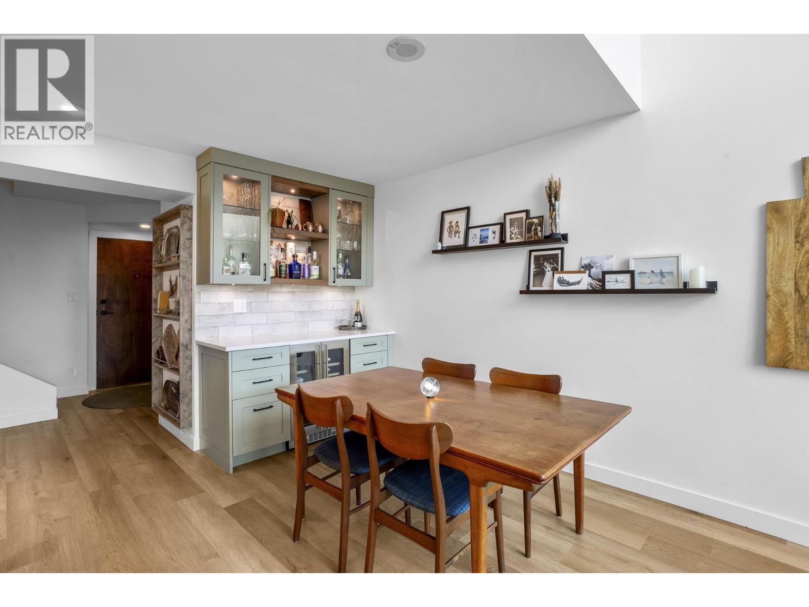 TH2 168 E ESPLANADE AVENUE, North Vancouver