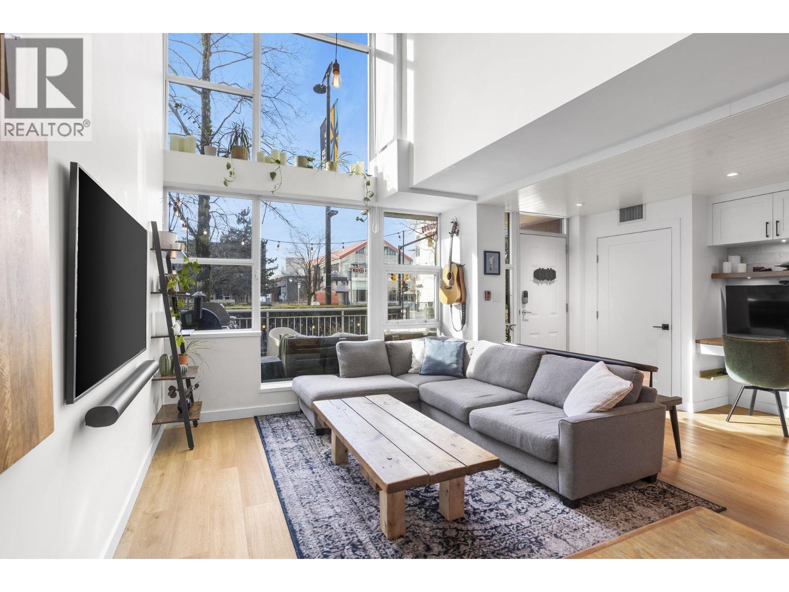 TH2 168 E ESPLANADE AVENUE, North Vancouver