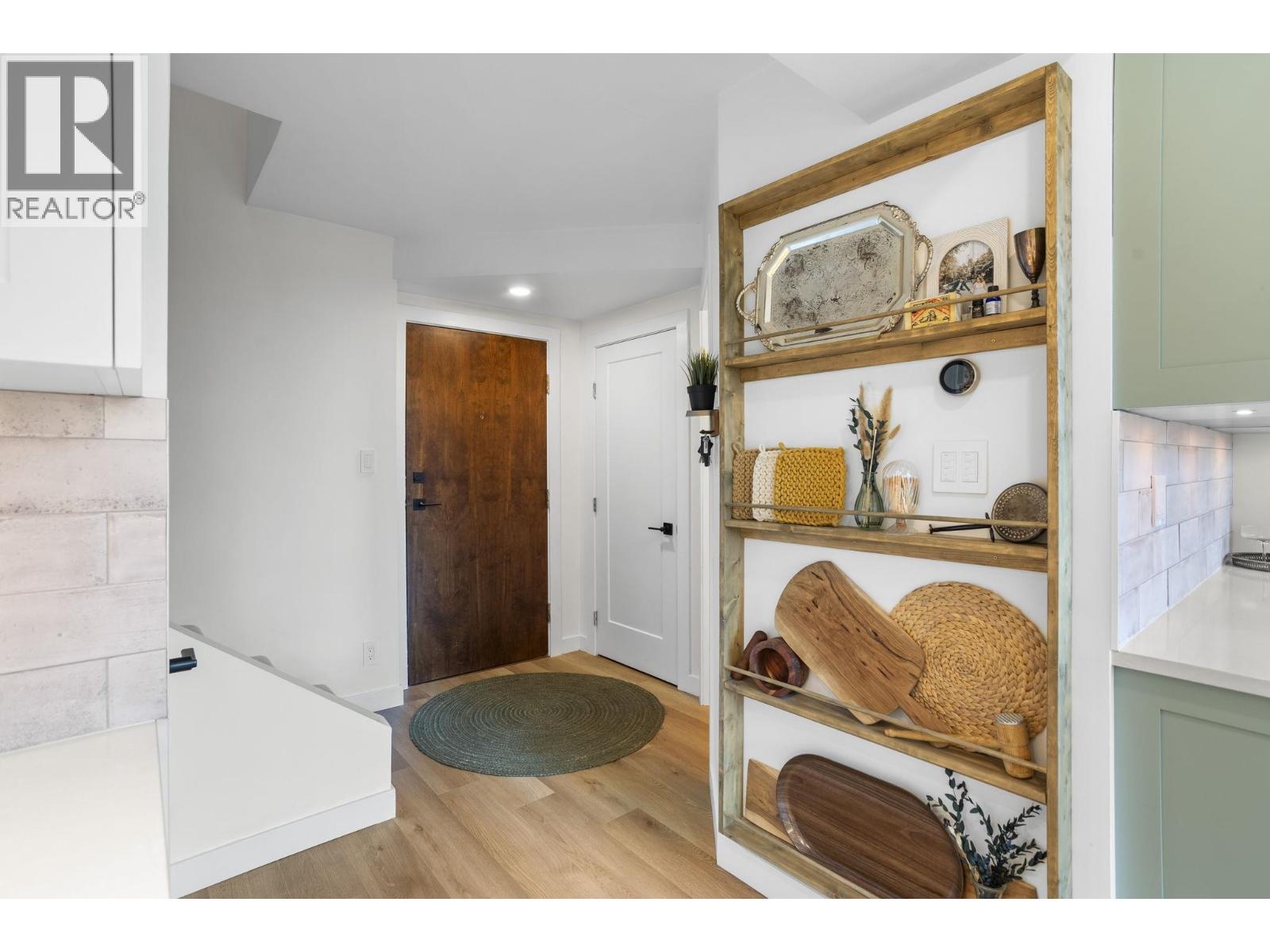 TH2 168 E ESPLANADE AVENUE, North Vancouver