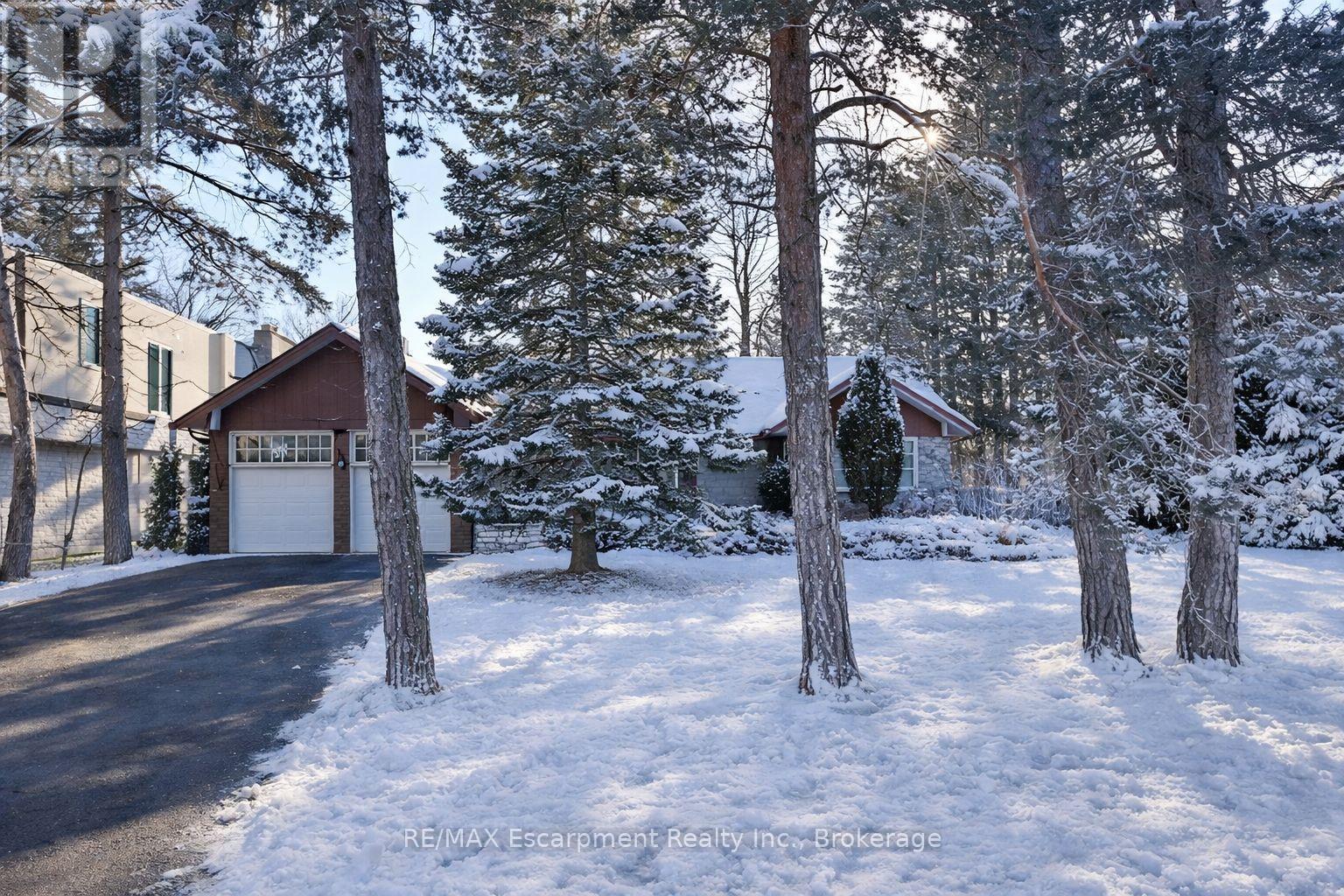 1336 Queen Victoria Avenue