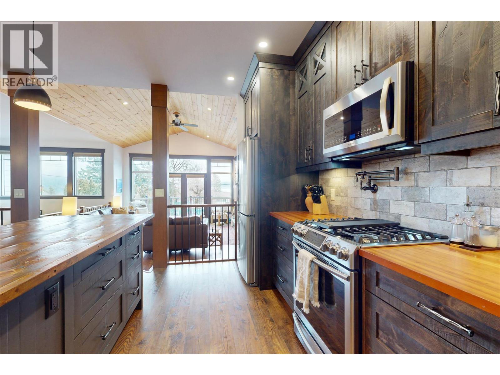 2058 Grandview Avenue, Lumby