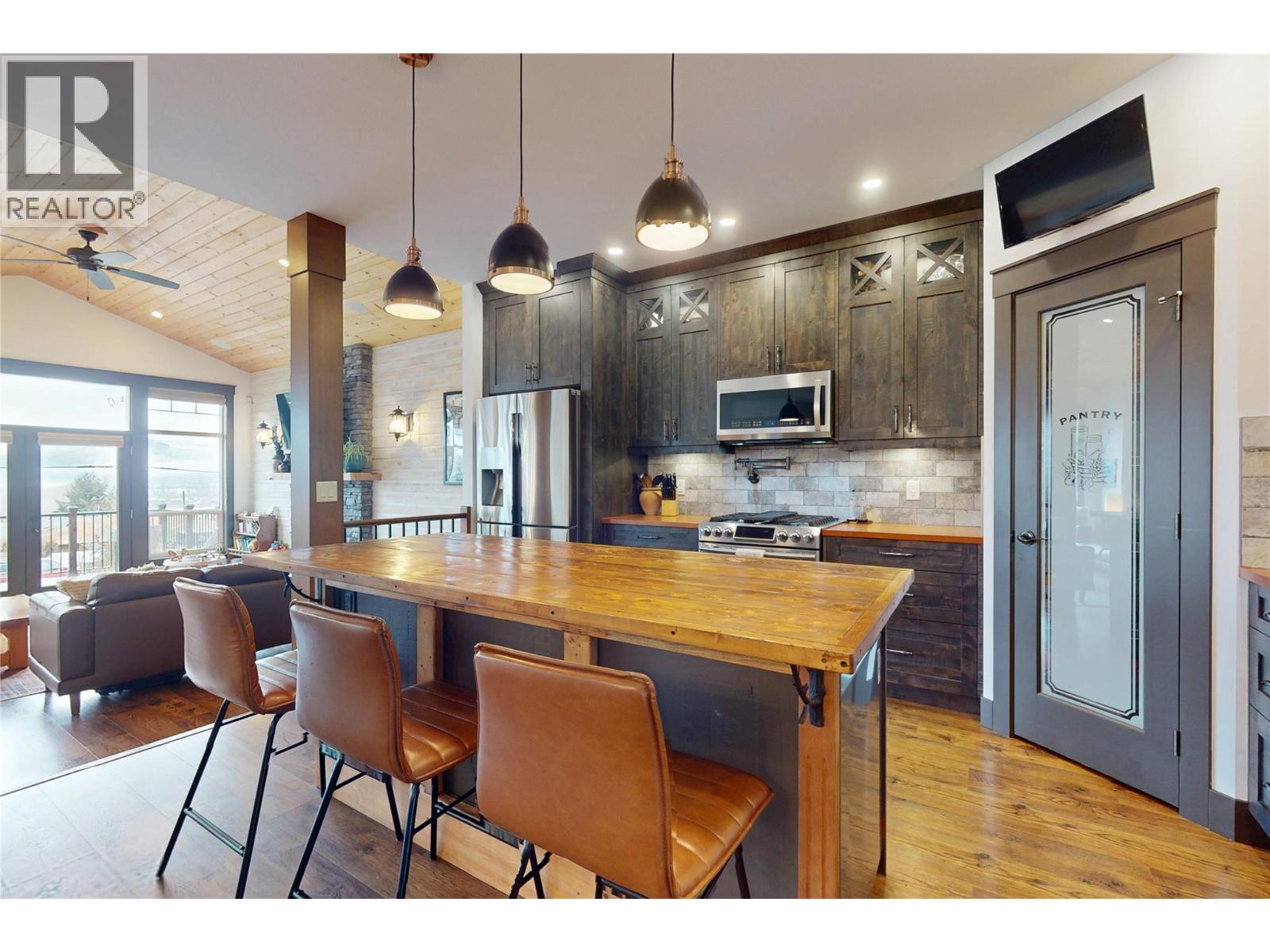 2058 Grandview Avenue, Lumby