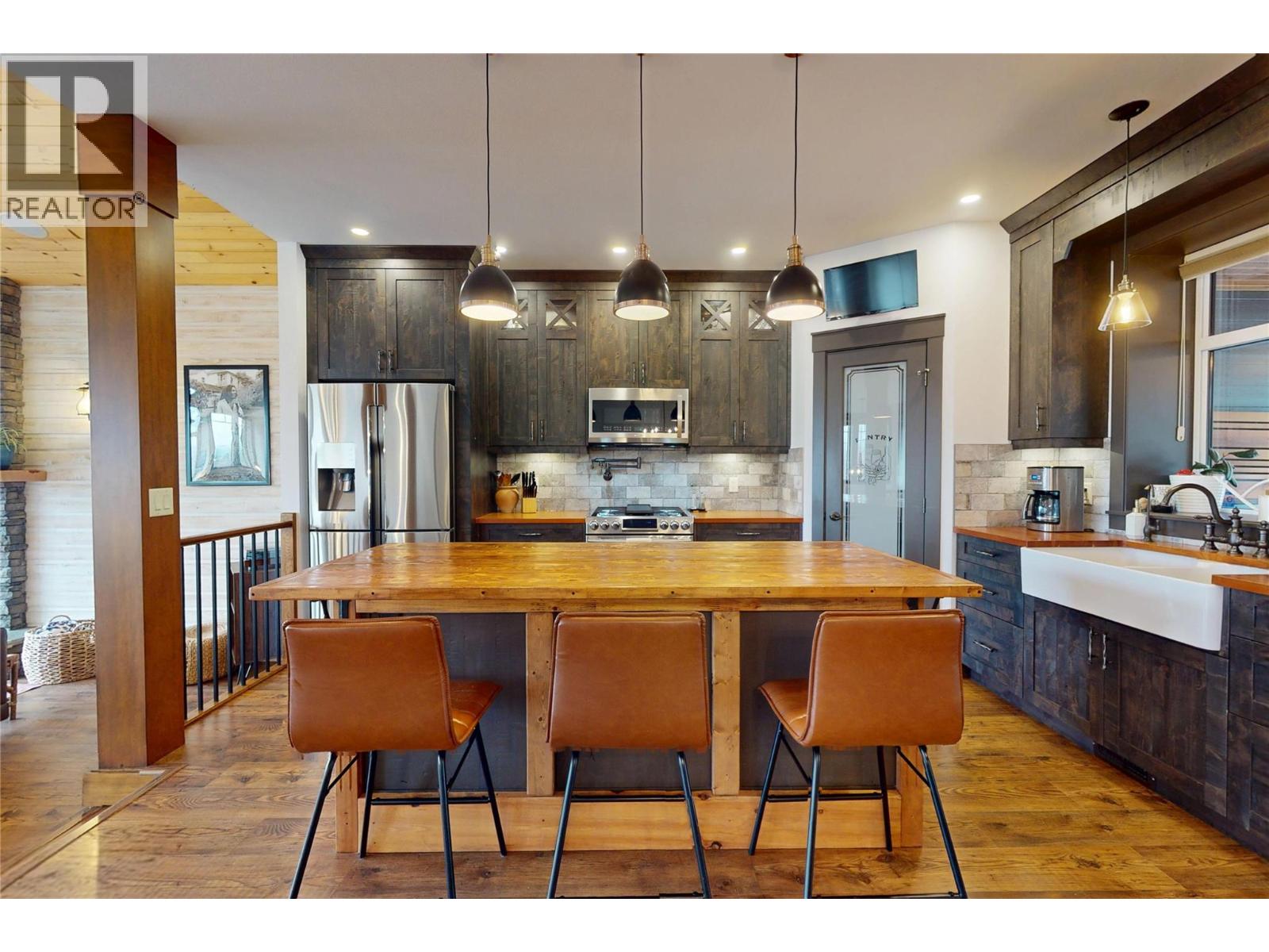 2058 Grandview Avenue, Lumby