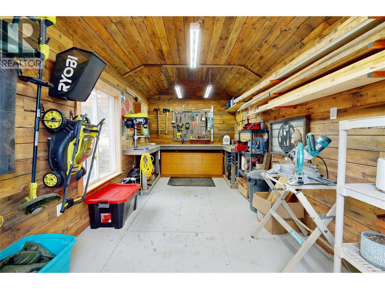 2058 Grandview Avenue, Lumby