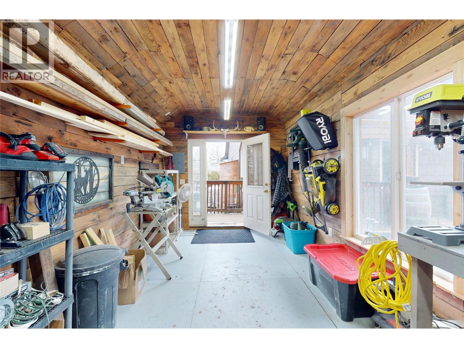 2058 Grandview Avenue, Lumby