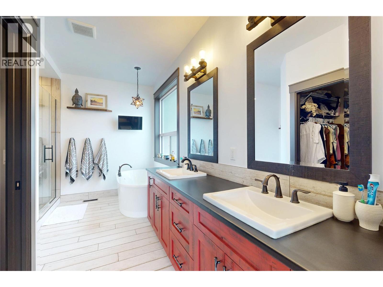 2058 Grandview Avenue, Lumby