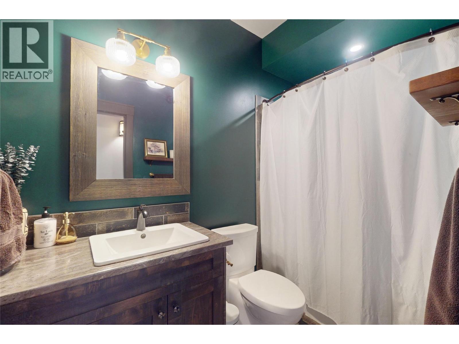 2058 Grandview Avenue, Lumby