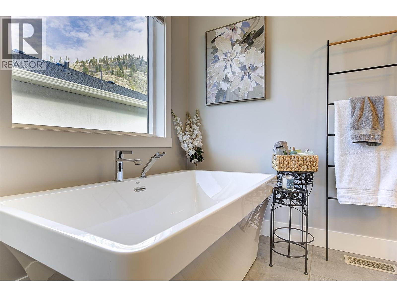 3082 Riesling Way, West Kelowna