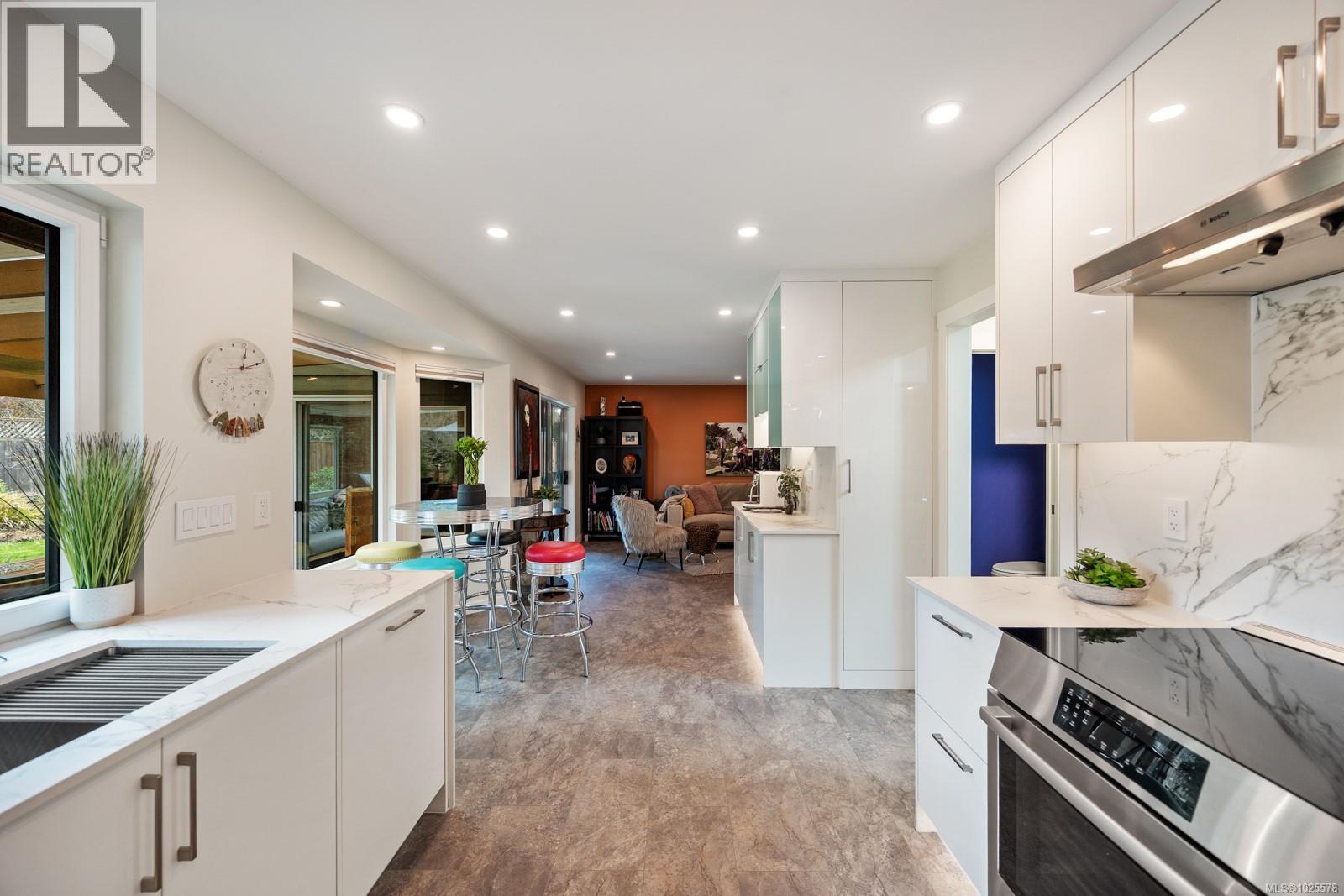 1544 Comox Ave, Comox