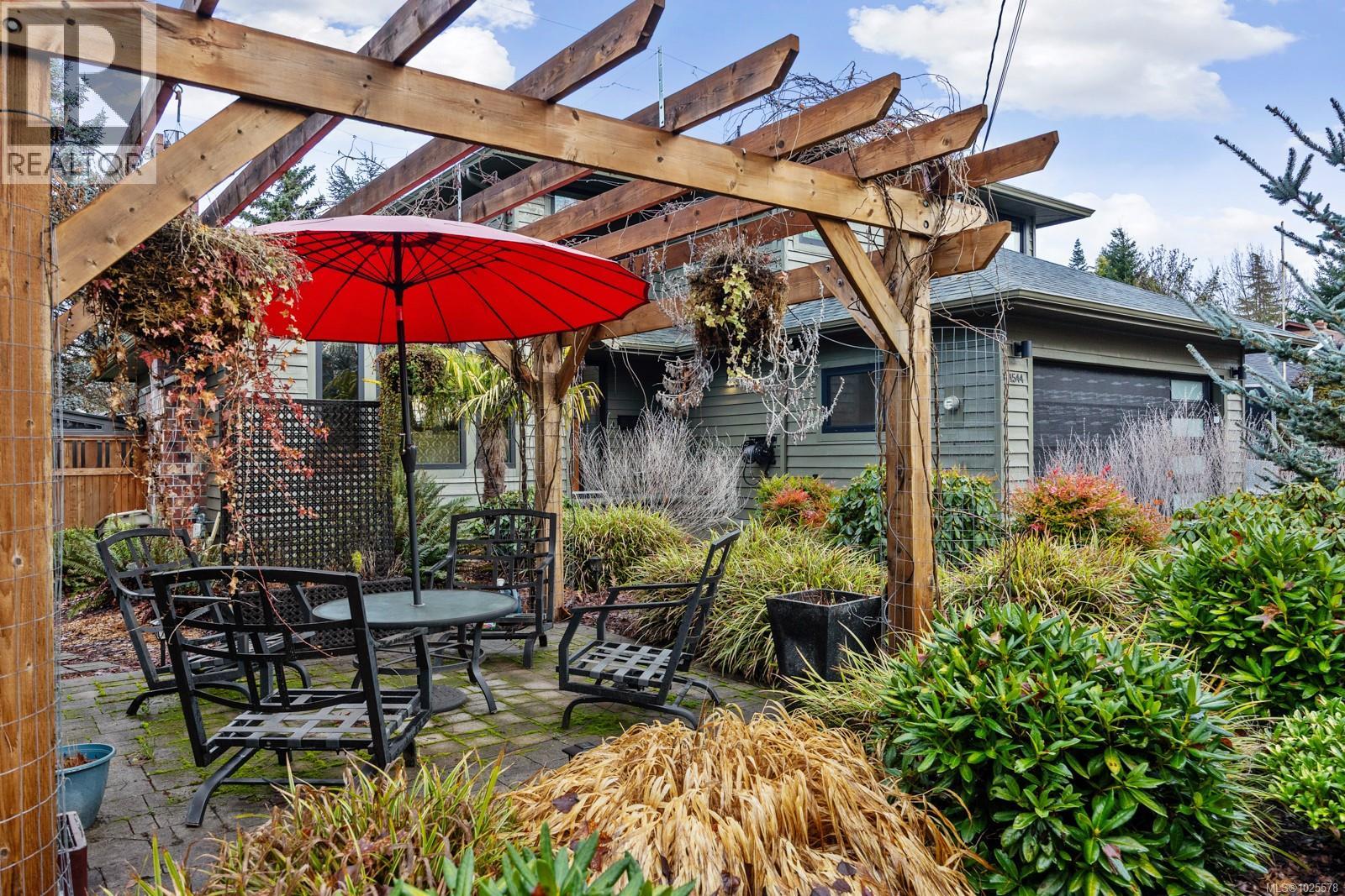 1544 Comox Ave, Comox