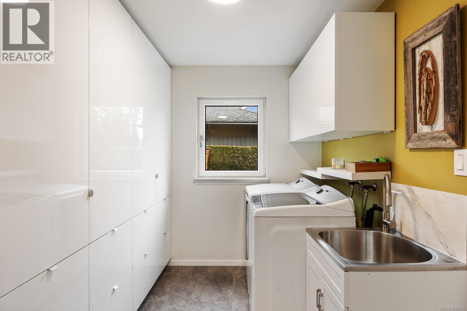 1544 Comox Ave, Comox