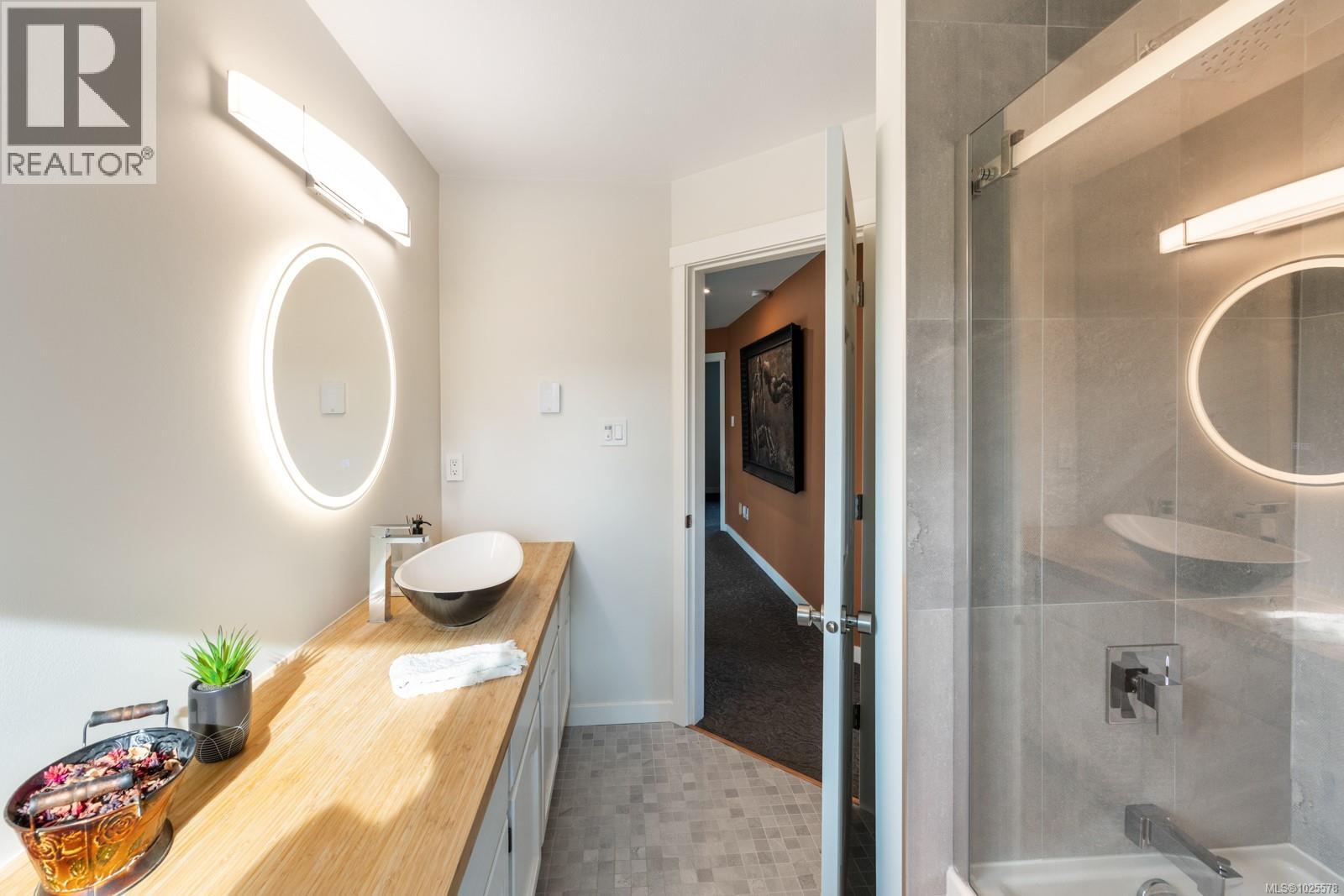 1544 Comox Ave, Comox