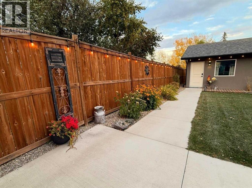 Single Family House Bungalow for Sale in  Havenhurst Crescent SW Haysboro Calgary 