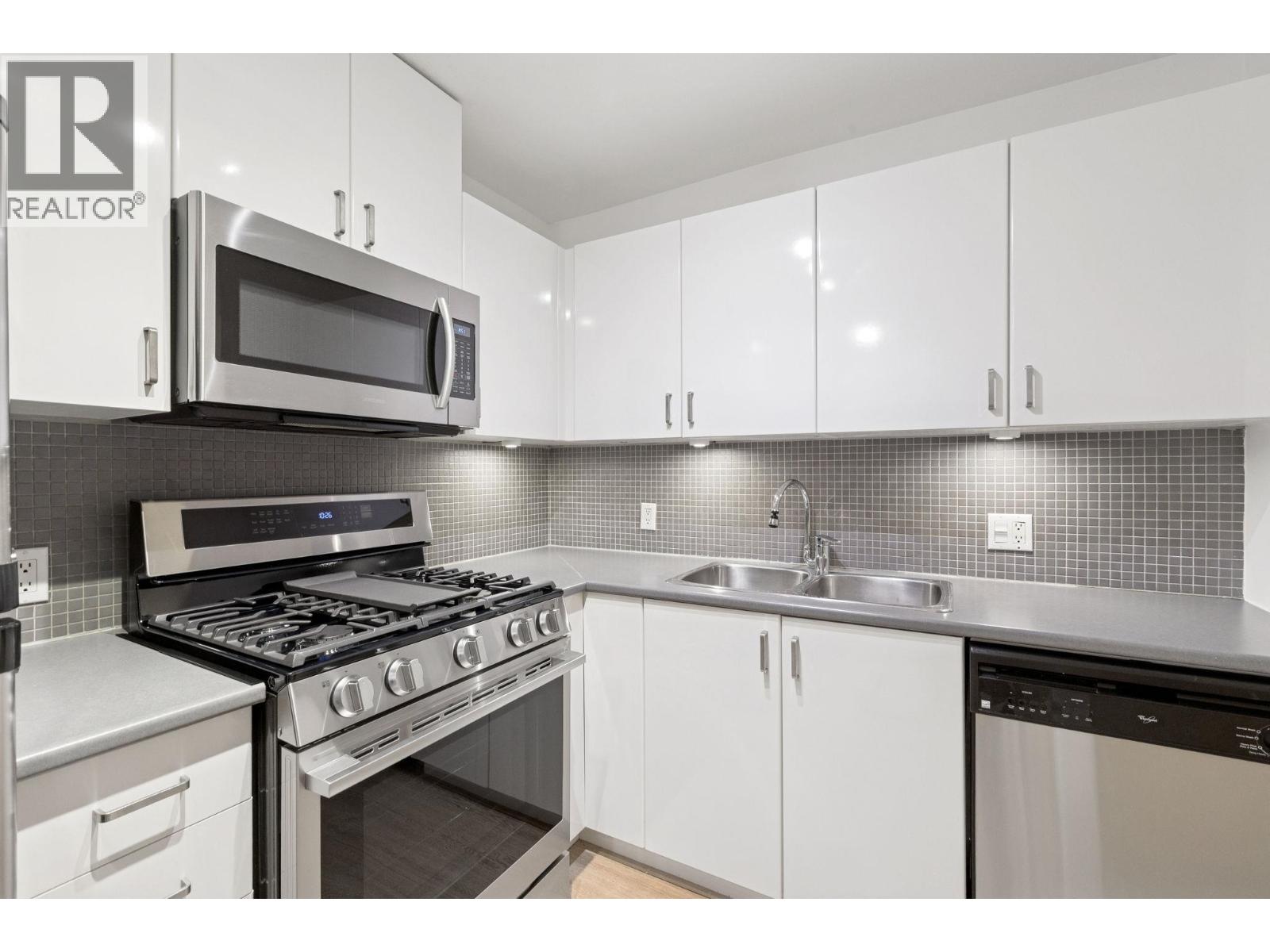 104 175 W 1ST STREET, North Vancouver