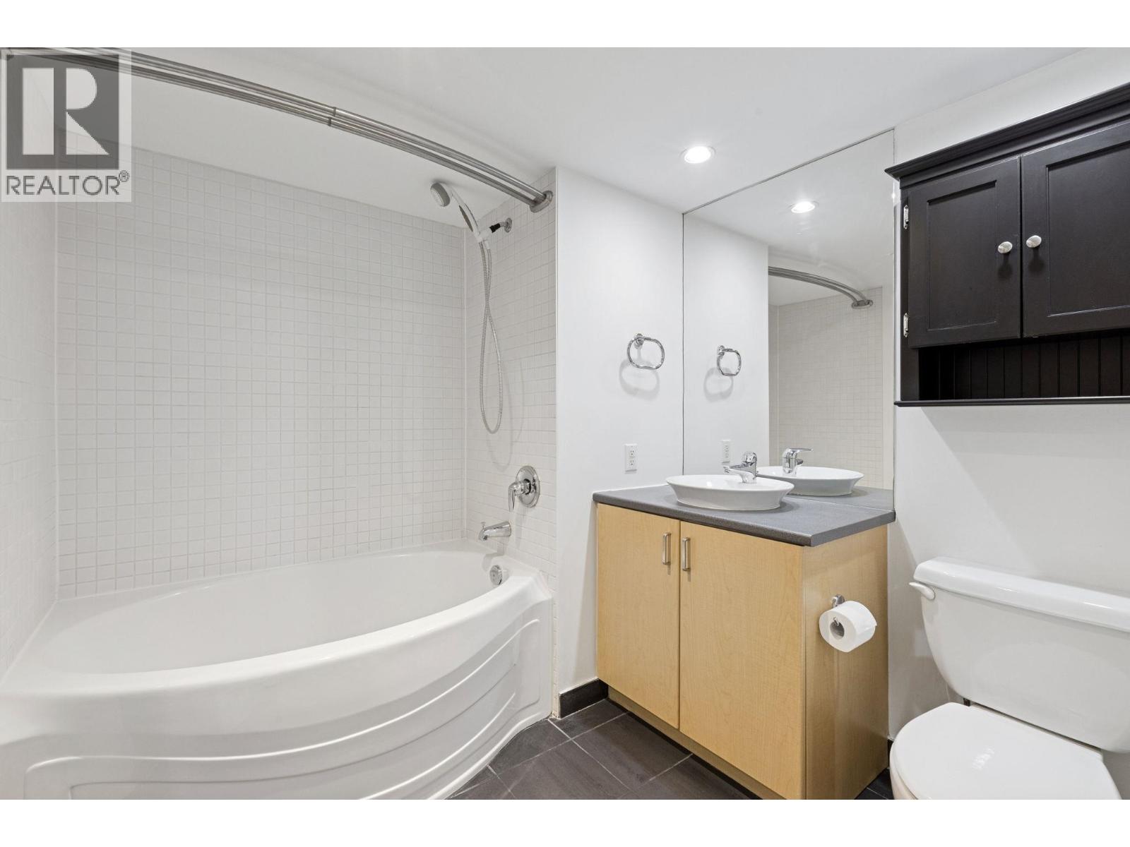 104 175 W 1ST STREET, North Vancouver