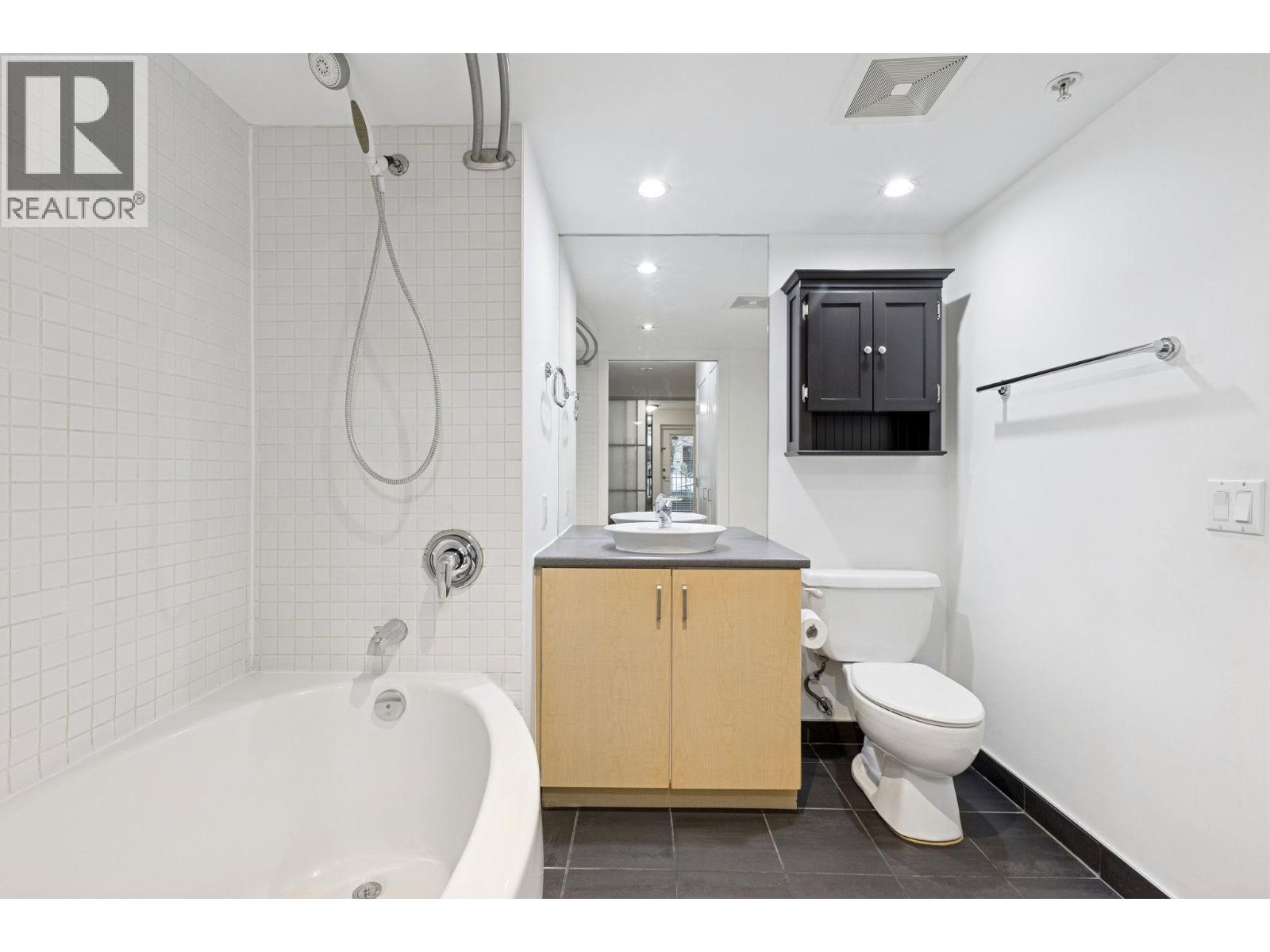 104 175 W 1ST STREET, North Vancouver