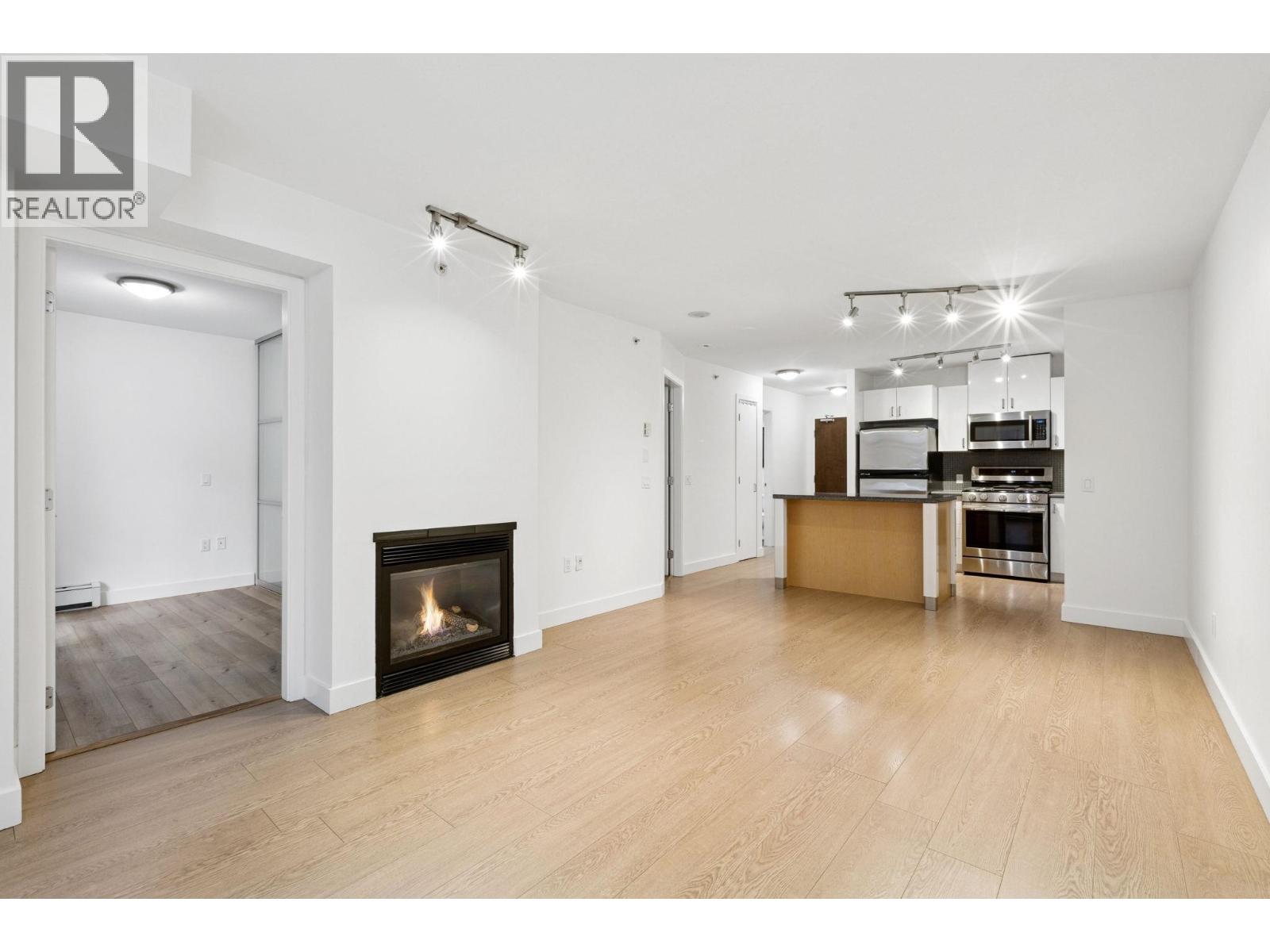 104 175 W 1ST STREET, North Vancouver