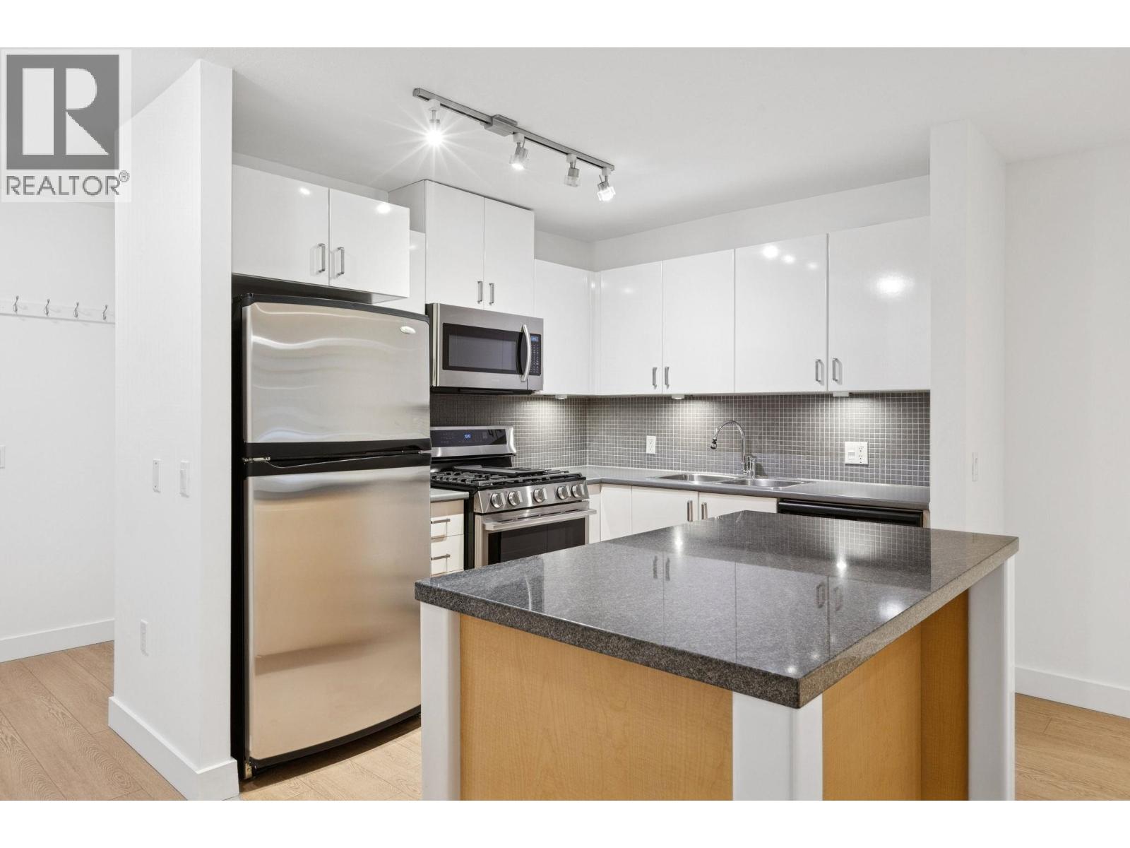 104 175 W 1ST STREET, North Vancouver