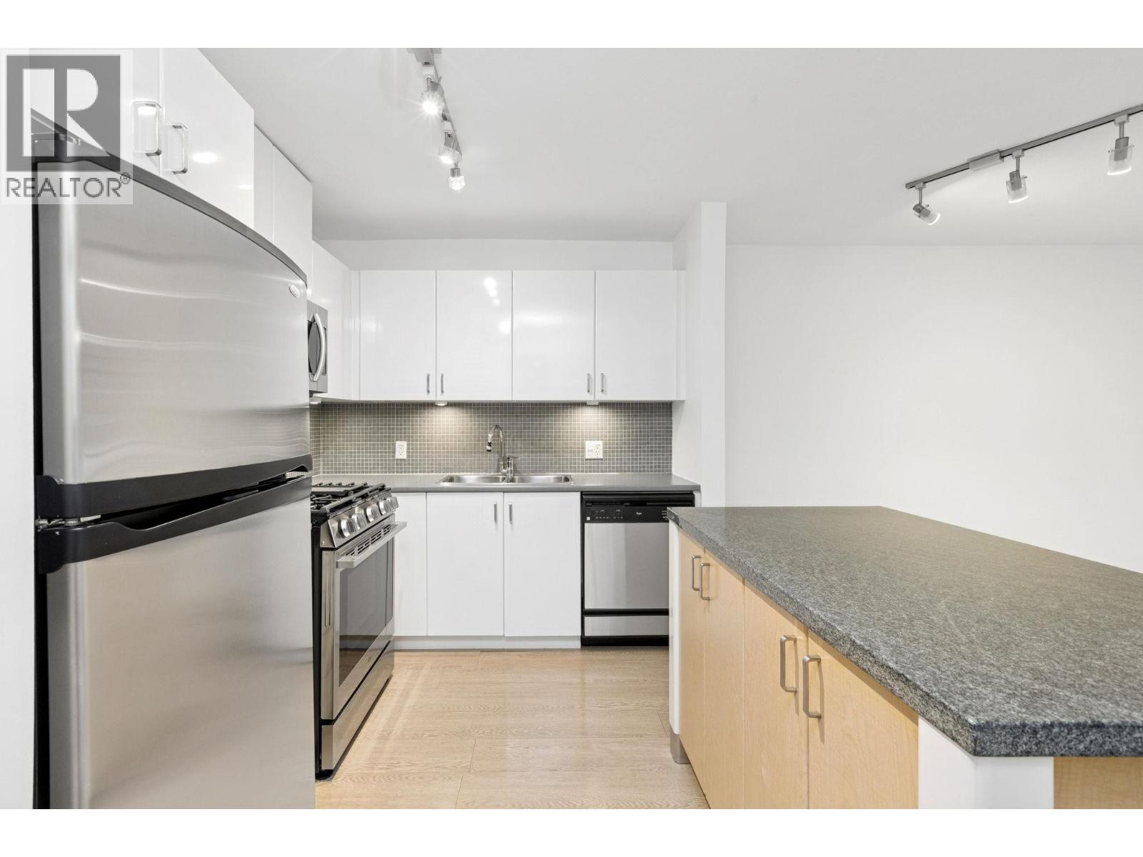 104 175 W 1ST STREET, North Vancouver