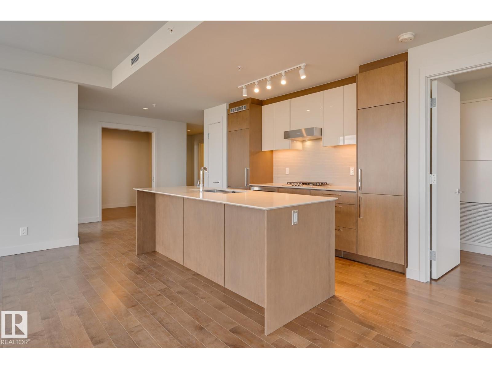 #3901 10360 102 ST NW - 16