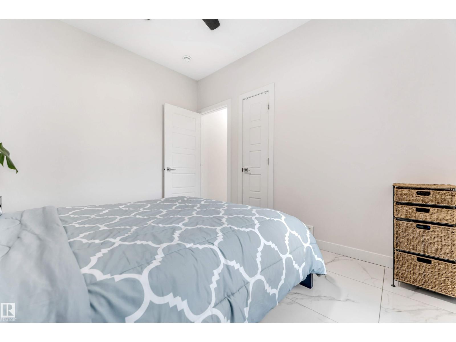 1522 17 AV NW, Edmonton